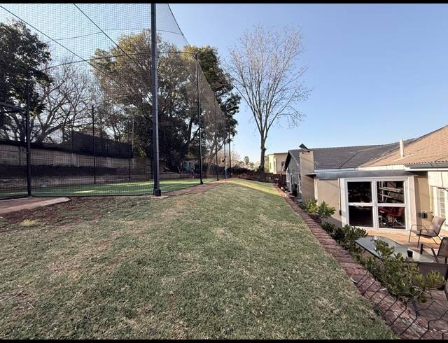 4 BEDROOM FREEHOLD FOR SALE IN SIGNAL HILL